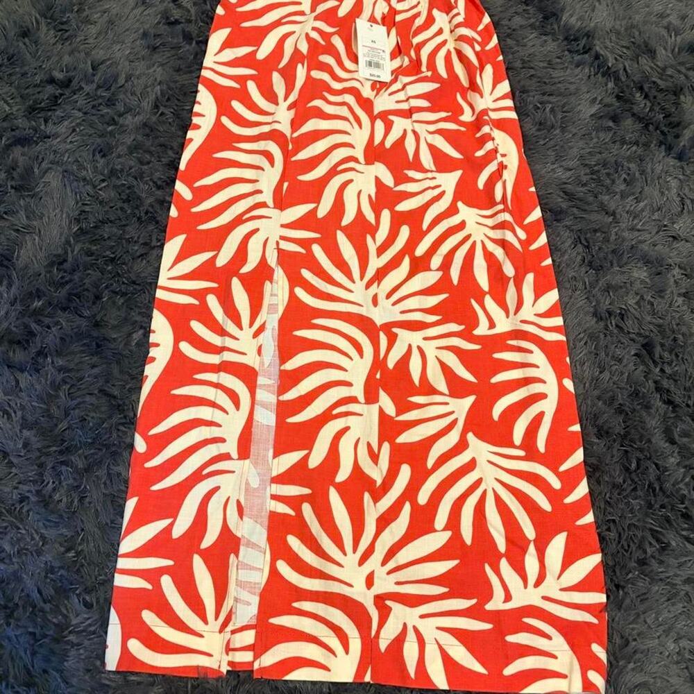 Womans floral design skirt